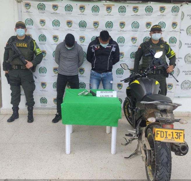 Capturadas dos personas con un revolver sin permiso para porte o tenencia
