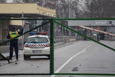 Siete muertos y cuatro heridos al estrellarse un coche con inmigrantes en Hungría, según la policía