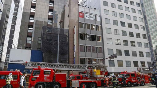 Al menos 19 muertos en el incendio de un céntrico edificio en Osaka (Japón)