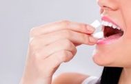 ¿Mascar chicle es malo para los dientes?