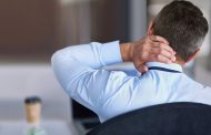 Qué puedes hacer para aliviar el cuello rígido