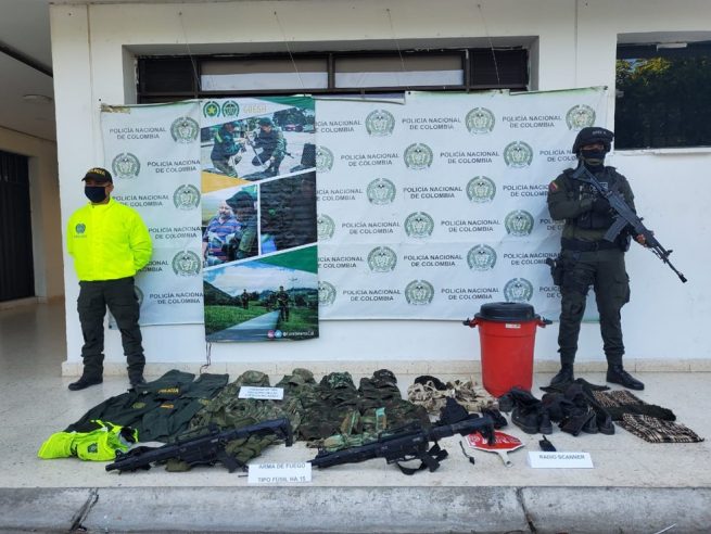 Hallan fusiles, material de comunicaciones y prendas de uso privativo en el sur del Cesar