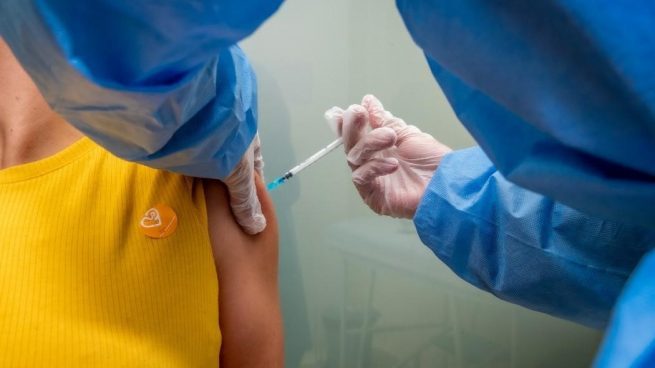 Minsalud insta a combinación de medidas para enfrentar pico creciente