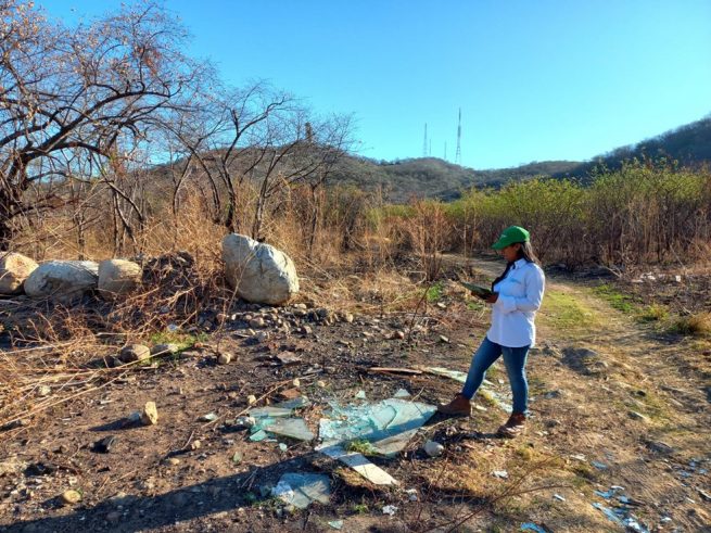 Botellas y vidrios de automóviles, encontrados en el cerro de Hurtado, generadores de incendios forestales