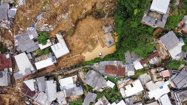 Cifra de muertos en localidad brasileña de Petrópolis se eleva a 104 tras fuertes lluvias