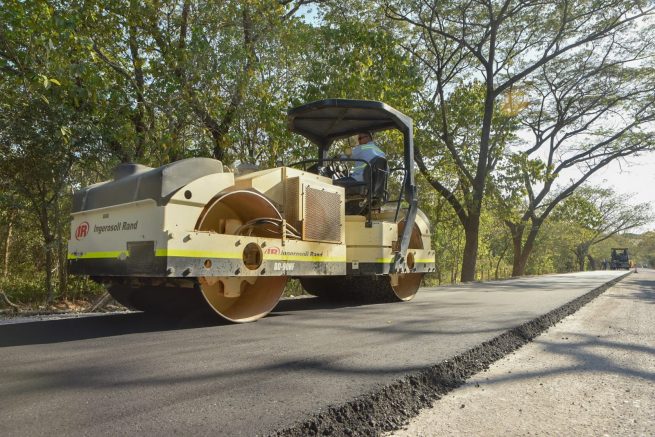 En un 50 % avanza pavimentación de la vía Agustín Codazzi- Cuatro Vientos