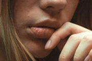 Por qué se agrietan los labios y cómo evitarlo