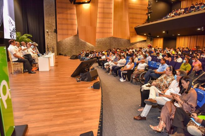 Nostalgia y anécdotas en conversatorio sobre Jorge Oñate, “La Leyenda”