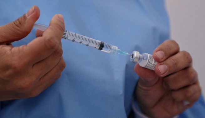 Minsalud advierte que mayores de 50 años deben aplicarse rápidamente el segundo refuerzo