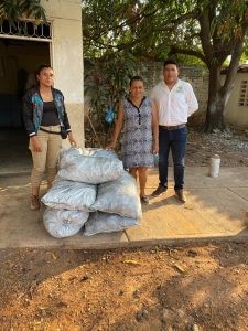 Mujeres emprendedoras de El Molino recibieron donación de carbón decomisado