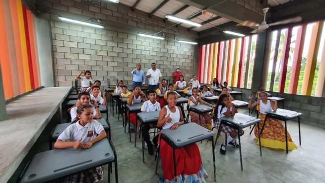 300 estudiantes de Gamarra, Cesar, estrenan dos modernas sedes educativas