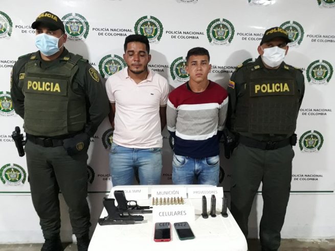 Capturadas dos personas por porte ilegal de arma de fuego