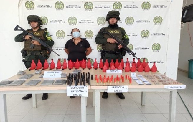 Capturada mujer cuando llevaba explosivos y municiones en vías del Cesar