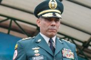 Como comandante del Ejército renunció el general Zapateiro