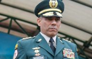 Como comandante del Ejército renunció el general Zapateiro