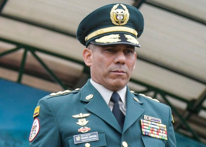 Como comandante del Ejército renunció el general Zapateiro