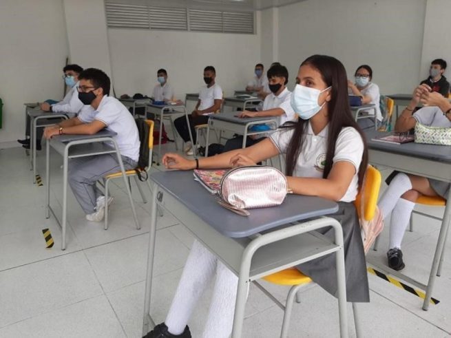 Minsalud hace recomendación de uso de tapabocas en espacios cerrados