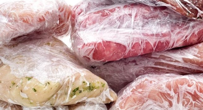 ¿Se puede comer comida congelada pasada la fecha de caducidad?
