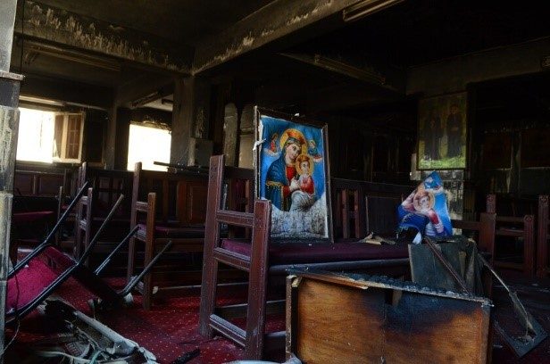 Al menos 41 muertos por incendio en una iglesia en Egipto