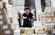 China castiga a 27 responsables por imágenes eróticas en libros infantiles