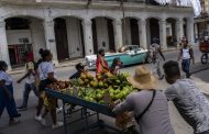 Cuba autorizará inversión extranjera en comercios para paliar desabastecimiento