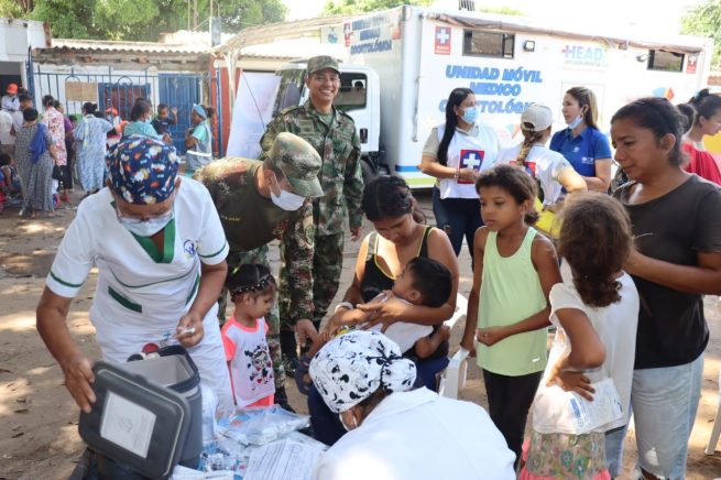 Soldados del Ejército Nacional apoyan jornada de salud en Valledupar