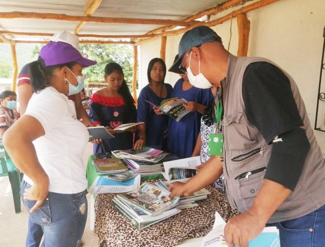 Se fortalecen bibliotecas públicas en La Guajira con ejemplares de educación ambiental