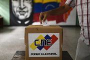 Maduro pide a los jóvenes prepararse para las elecciones presidenciales de 2024