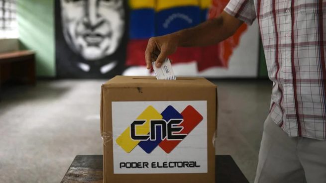Maduro pide a los jóvenes prepararse para las elecciones presidenciales de 2024