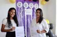 Dos jóvenes víctimas wayúu se gradúan como profesionales