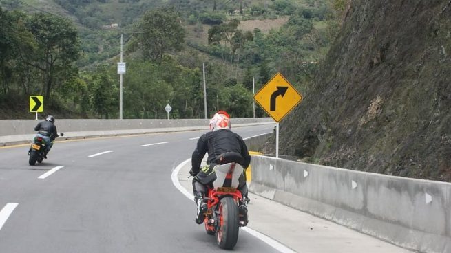 En Colombia, cuatro de cada diez motociclistas conducen con exceso de velocidad