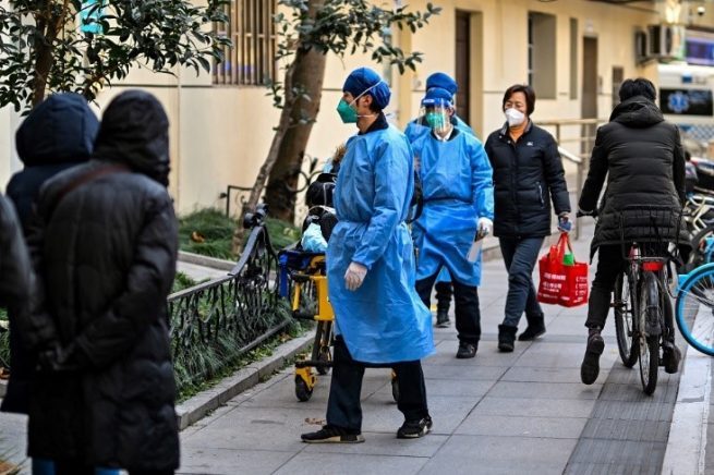 La OMS avisa: el aumento de casos de covid en China pone en duda el fin de la emergencia mundial