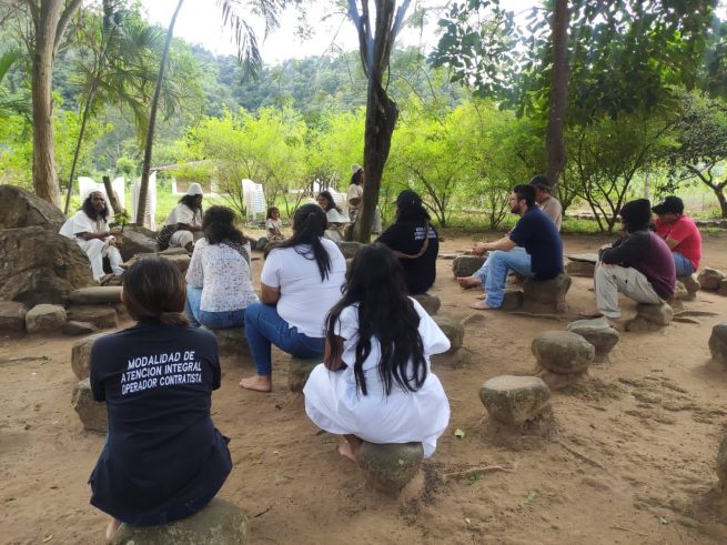 Familias del pueblo arhuaco son atendidos por el Icbf