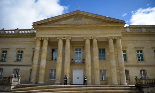Gobierno expide decretos que suprime 78 cargos en la Presidencia