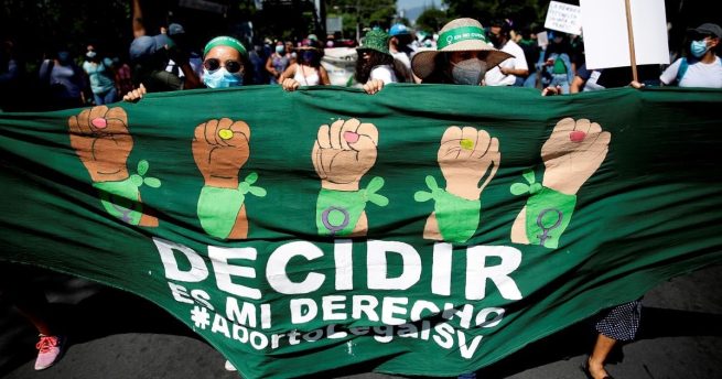 El aborto legal, la bandera de lucha de las mujeres de América Latina en 2022