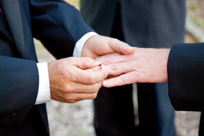 Los obispos de la Iglesia de Inglaterra se niegan a permitir los matrimonios homosexuales