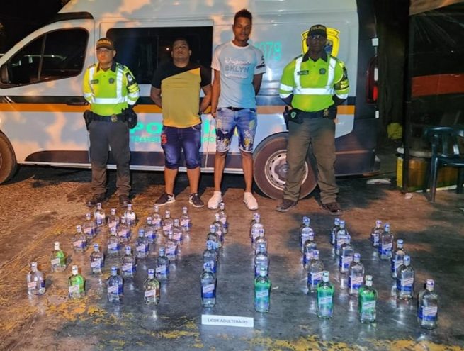 Con licor de dudosa procedencia, capturadas dos personas en vía del Cesar