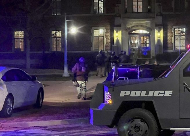 Tiroteo en universidad de Estados Unidos deja al menos tres muertos