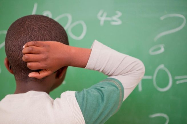 Los niños avanzan más en matemáticas que las niñas en Colombia, según estudio