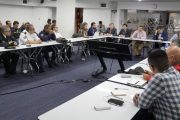 En Colombia las y los servidores públicos se seleccionan por mérito