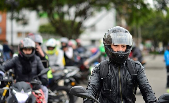 Los motociclistas en Colombia podrán acceder a cascos con mejores estándares de protección