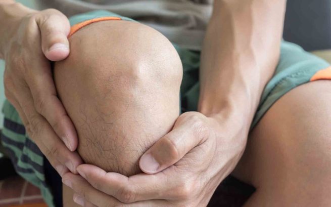 ¿Por qué nos duelen las rodillas con el frío?