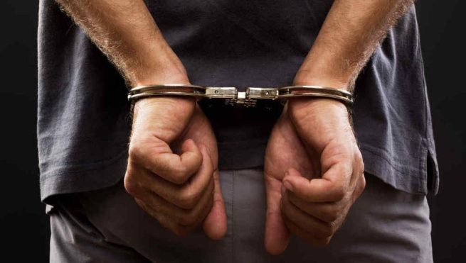 Privado de la libertad presunto integrante de las AUG, por violencia contra servidor público