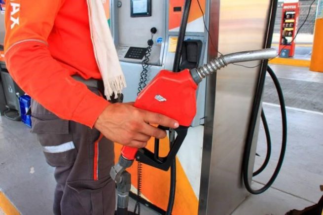 Alza de la gasolina seguirá por los próximos cinco meses: MinHacienda