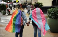 El Vaticano insta a dialogar sobre la acogida del colectivo LGBTQ+ y el papel de la mujer