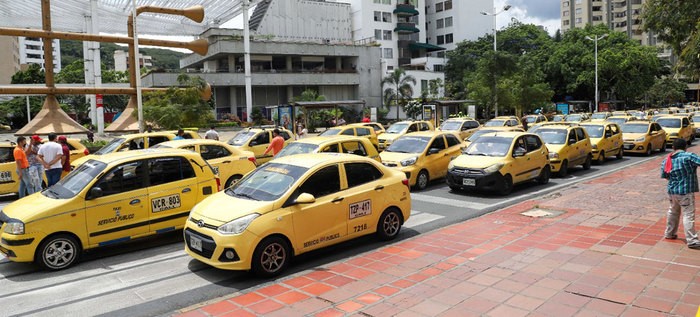 MinTransporte advierte que las tarifas de taxis subirán por alza en precio de gasolina