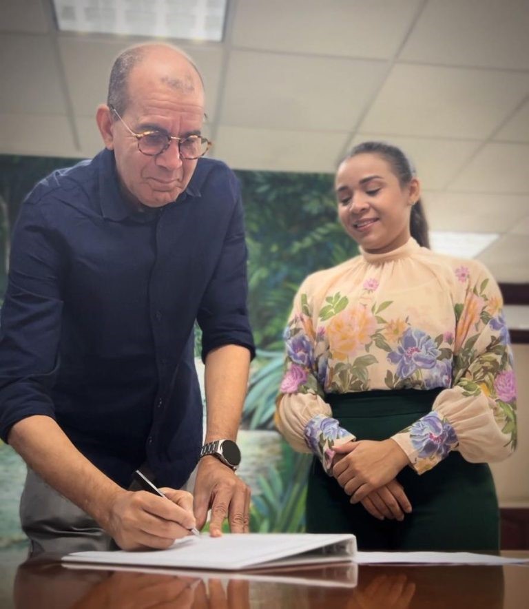Corpoguajira y Gobernación de La Guajira firman memorando de entendimiento para dinamizar el ecoturismo y negocios verdes