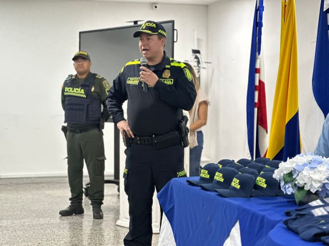 Policía entregó en Valledupar, elementos a los promotores por su desempeño como presidentes de juntas de acción comunal