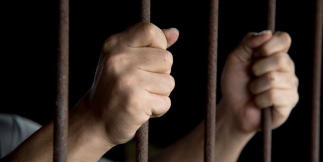 Cárcel a hombre señalado de golpear a su pareja sentimental en estado de embarazo