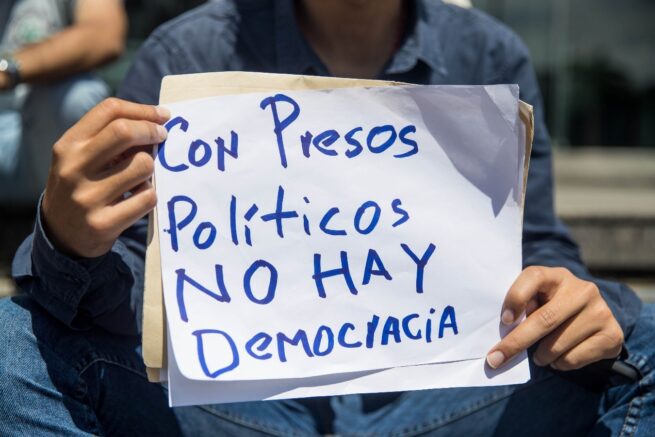 AI denuncia detenciones políticas sistemáticas en Venezuela y pide libertad para 300 presos
